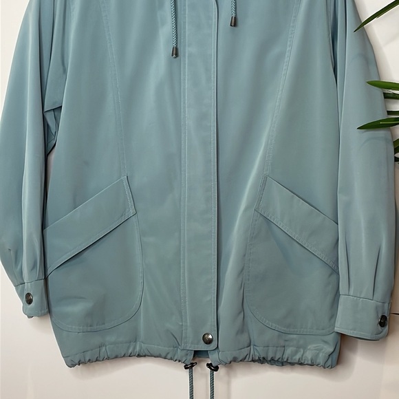 Bromley Collection || Petite Small Hooded Jacket - Picture 3 of 11